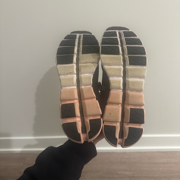 $170 Women’s On Cloudflow Running Shoe Pink/Black - Picture 6 of 9